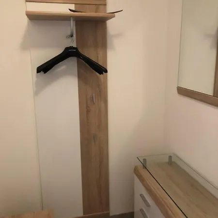 Kmheim, Cozy 103m2 Apartment, With 3 Bedroom And Covered Free Parking Place, Close To Center アパート