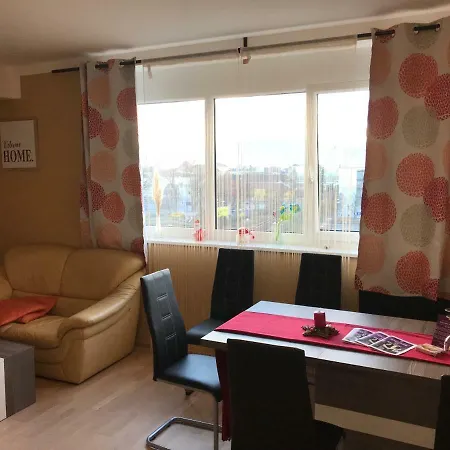 Kmheim, Cozy 103m2 Apartment, With 3 Bedroom And Covered Free Parking Place, Close To Center Appartement