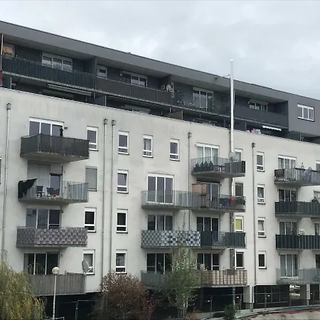 Kmheim, Cozy 103m2 Apartment, With 3 Bedroom And Covered Free Parking Place, Close To Center Apartman