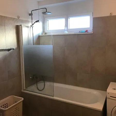 Kmheim, Cozy 103m2 Apartment, With 3 Bedroom And Covered Free Parking Place, Close To Center * 格拉茨